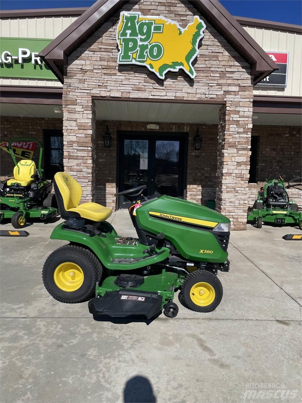 John Deere X380 Kompaktie traktori