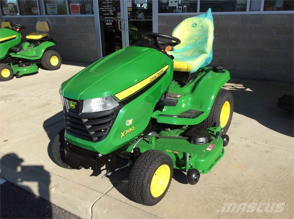 John Deere X380 Kompaktie traktori