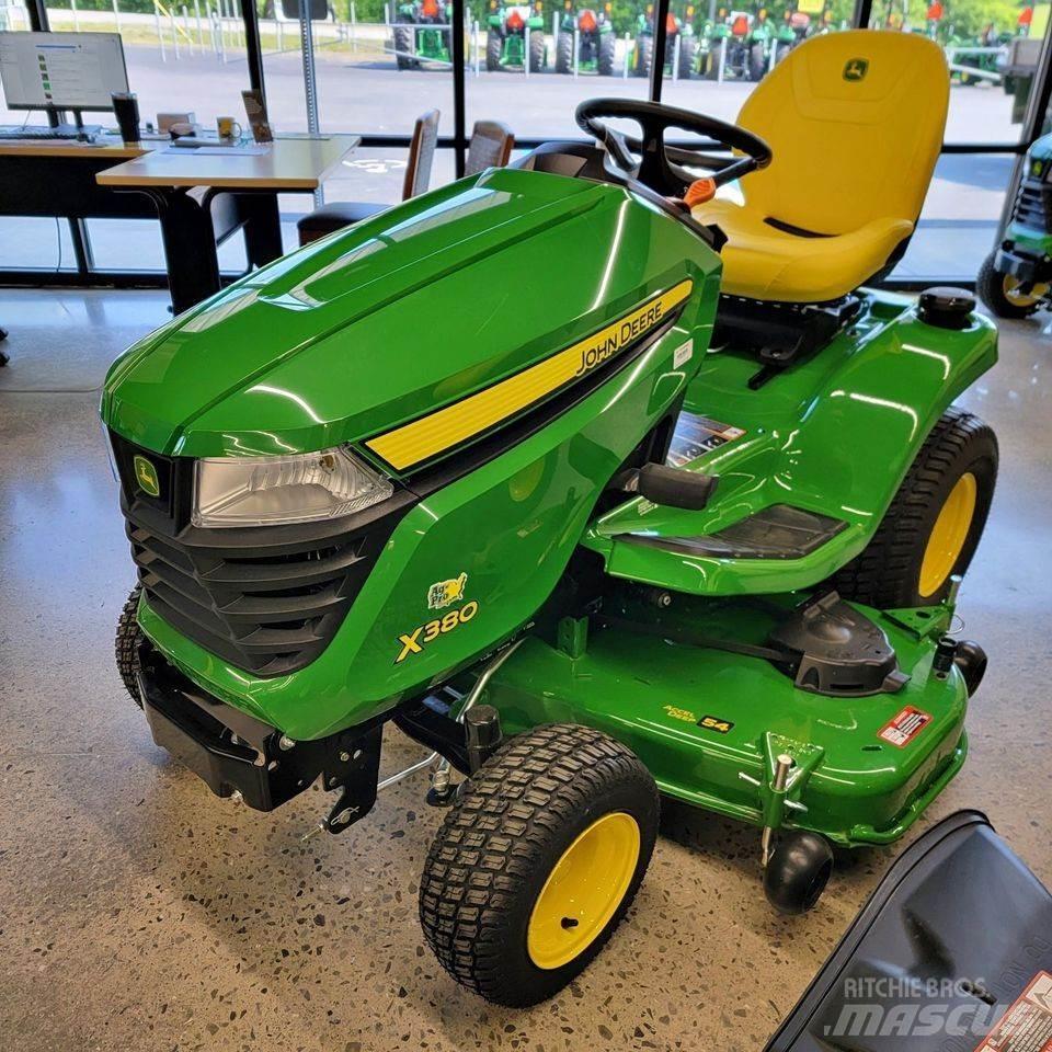 John Deere X380 Kompaktie traktori