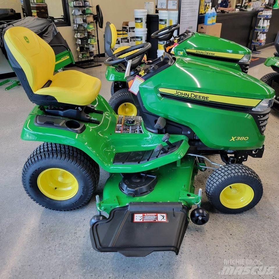 John Deere X380 Kompaktie traktori