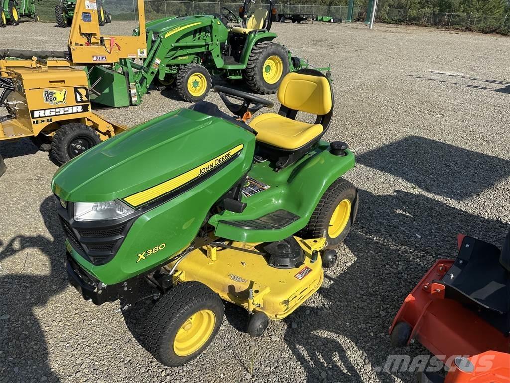John Deere x380 Kompaktie traktori