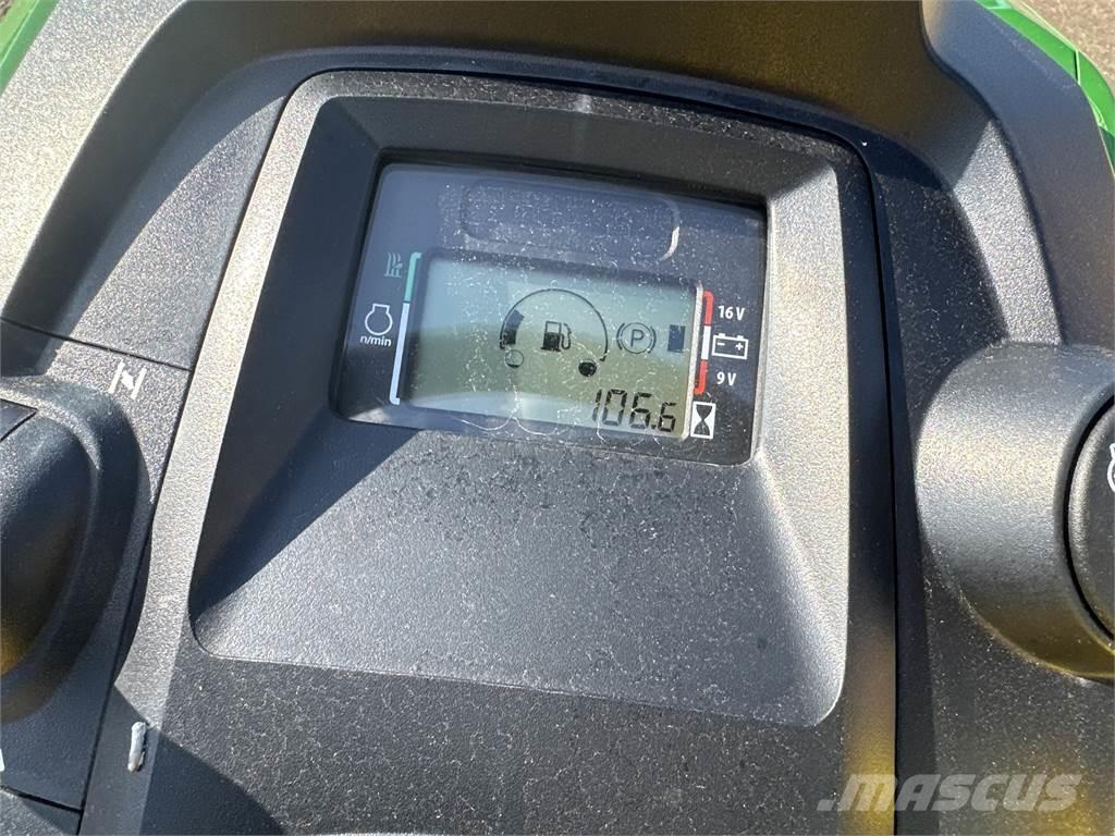 John Deere x380 Kompaktie traktori