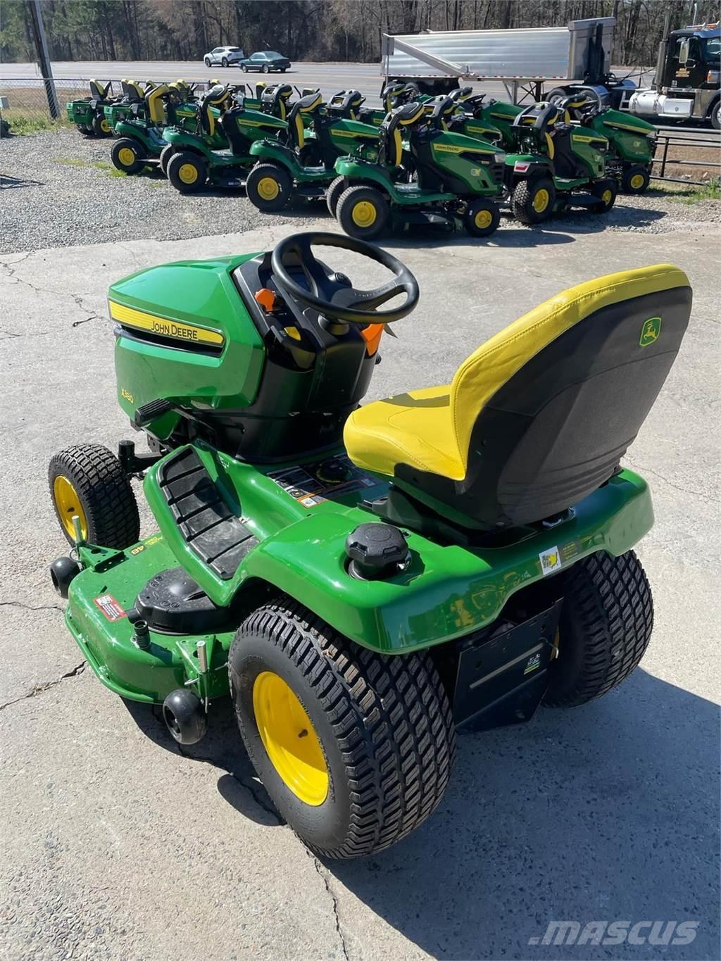 John Deere X380 Kompaktie traktori