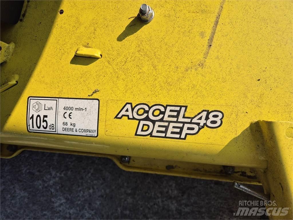 John Deere X380 Kompaktie traktori