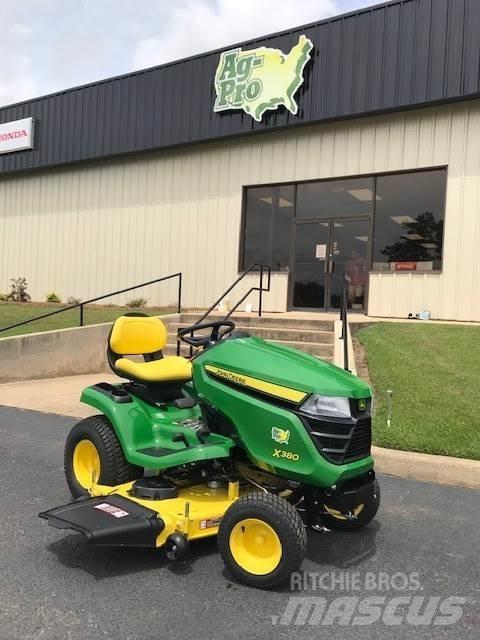 John Deere X380 Kompaktie traktori