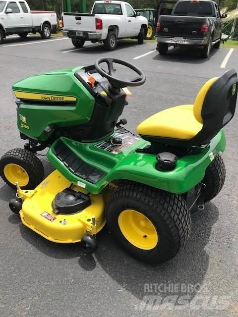 John Deere X380 Kompaktie traktori
