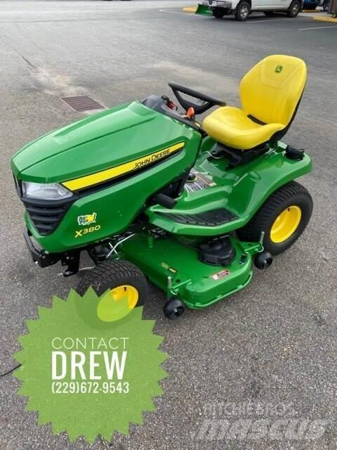 John Deere X380 Kompaktie traktori
