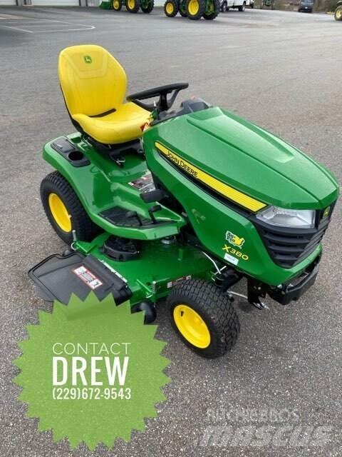John Deere X380 Kompaktie traktori