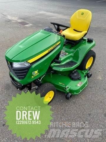 John Deere X380 Kompaktie traktori