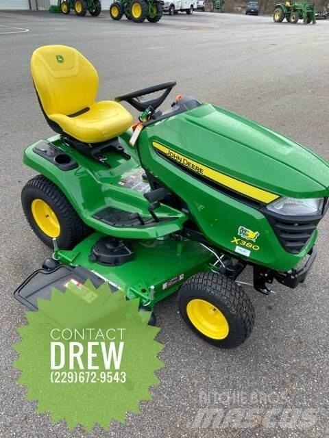 John Deere X380 Kompaktie traktori