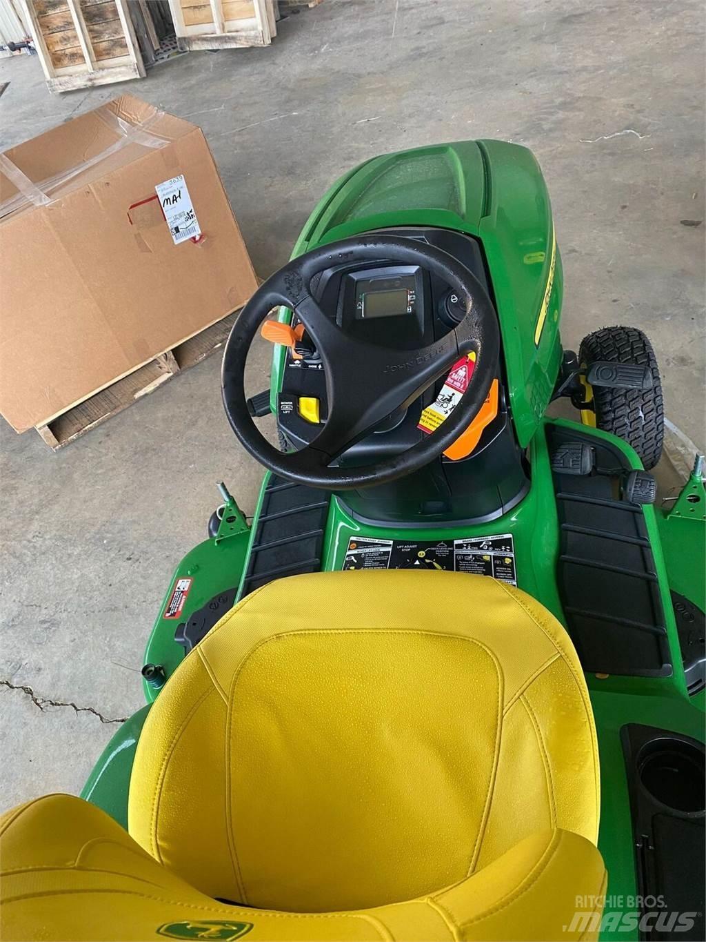 John Deere X380 Kompaktie traktori