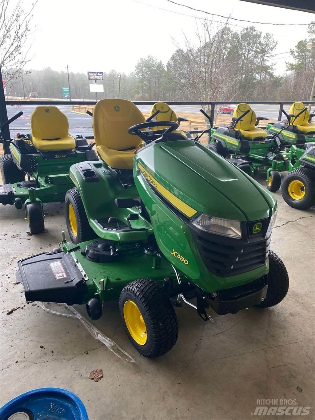 John Deere X380 Kompaktie traktori