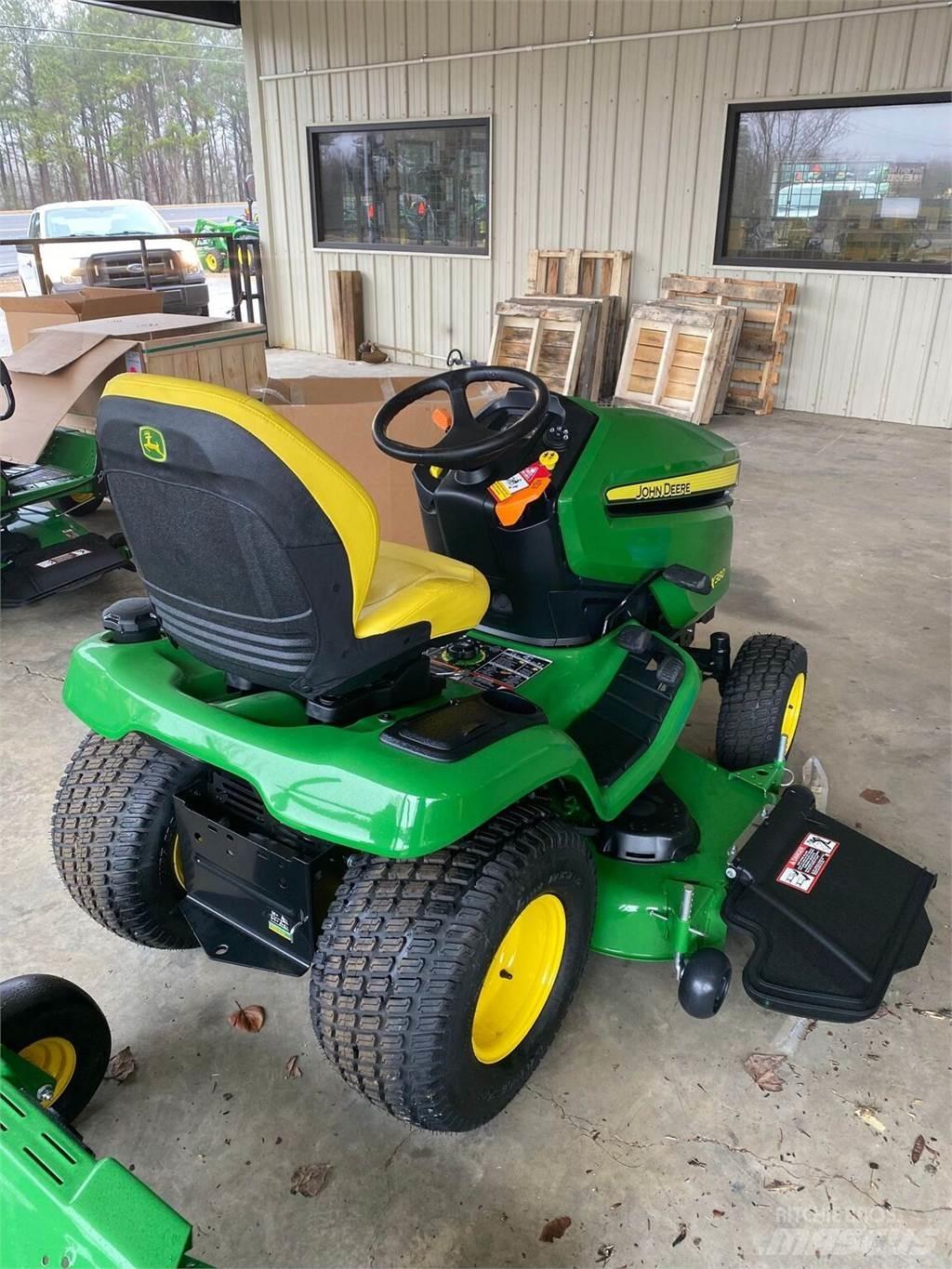 John Deere X380 Kompaktie traktori