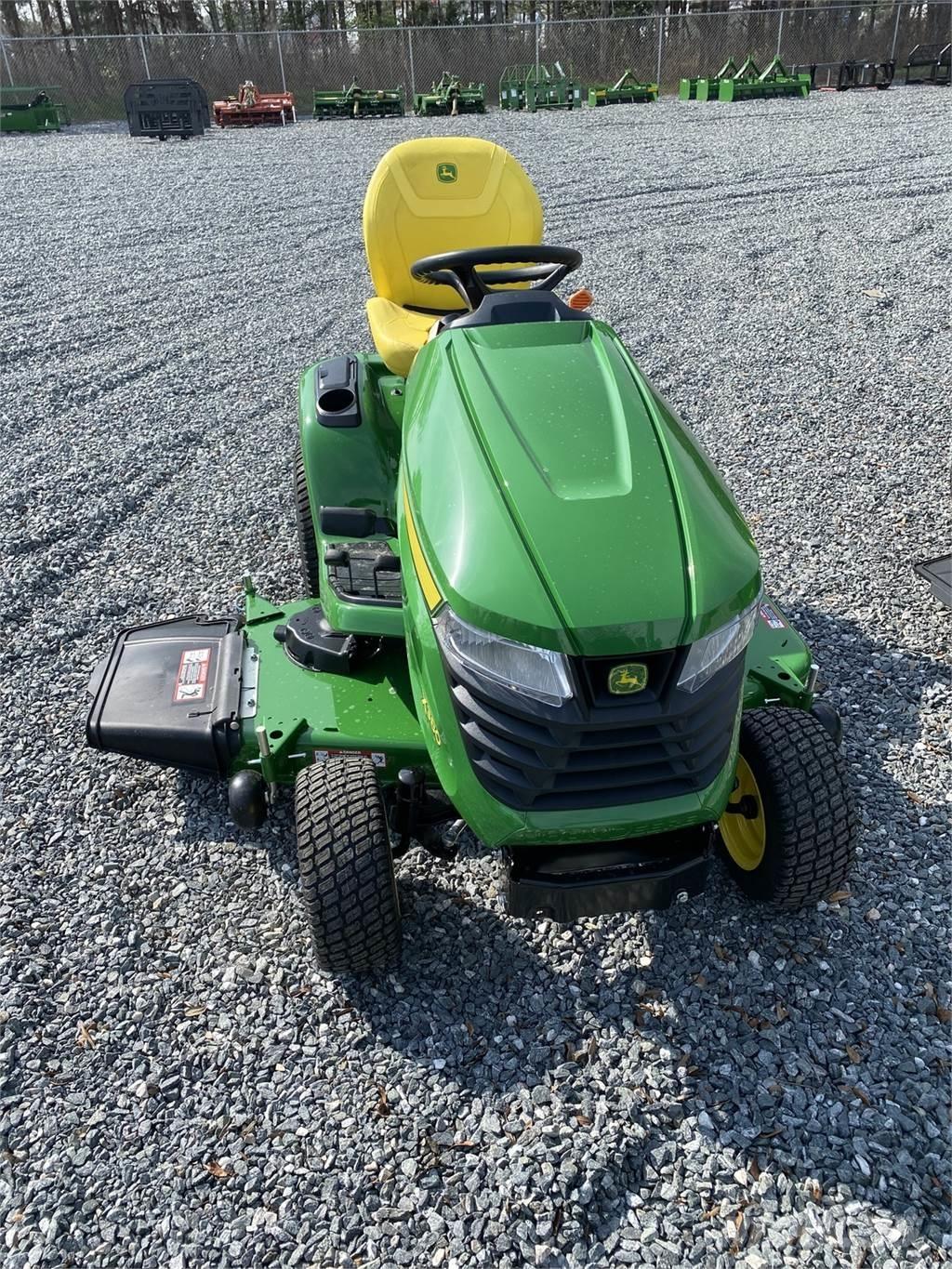 John Deere X380 Kompaktie traktori