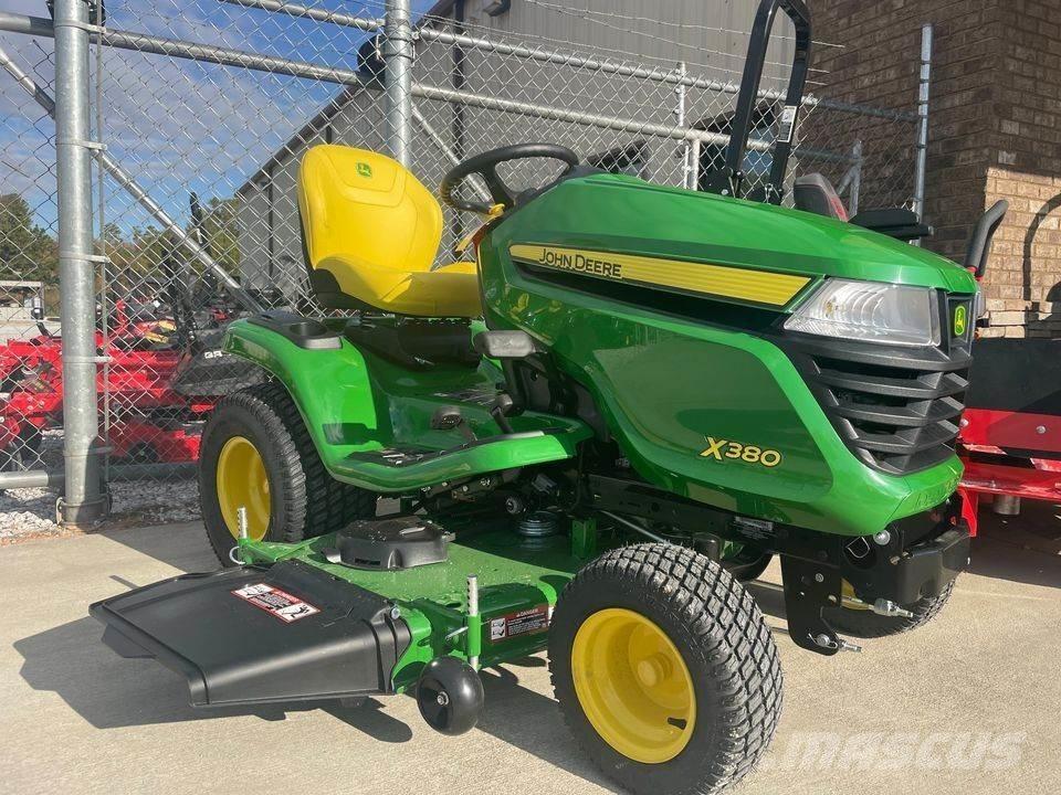 John Deere X380 Kompaktie traktori