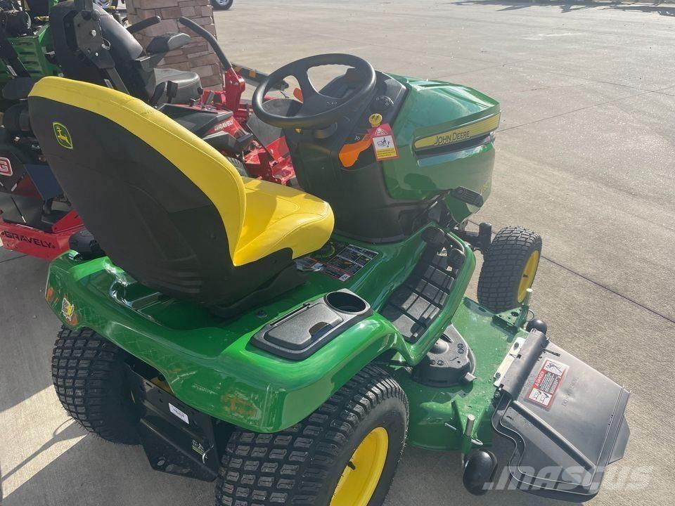 John Deere X380 Kompaktie traktori