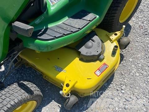 John Deere X380 Kompaktie traktori