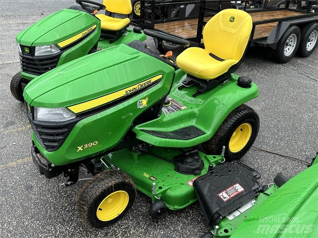 John Deere X390 Kompaktie traktori