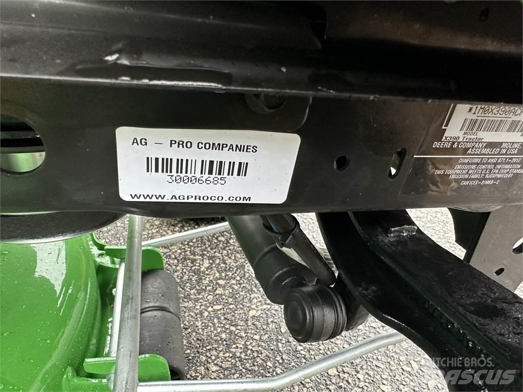 John Deere X390 Kompaktie traktori