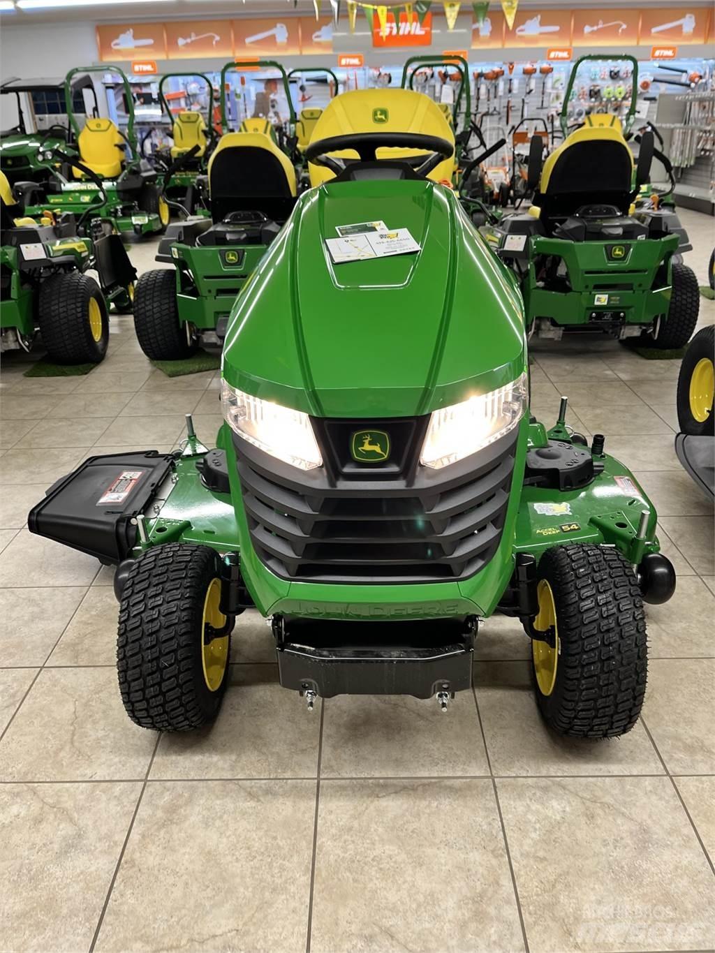 John Deere X390 Kompaktie traktori