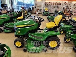 John Deere X390 Kompaktie traktori