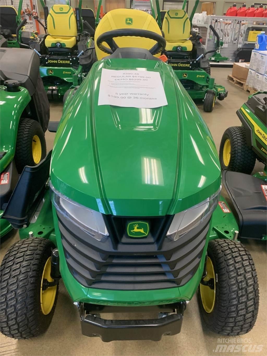 John Deere X390 Kompaktie traktori