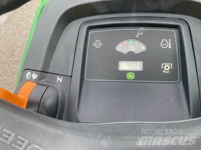John Deere X540 Kompaktie traktori