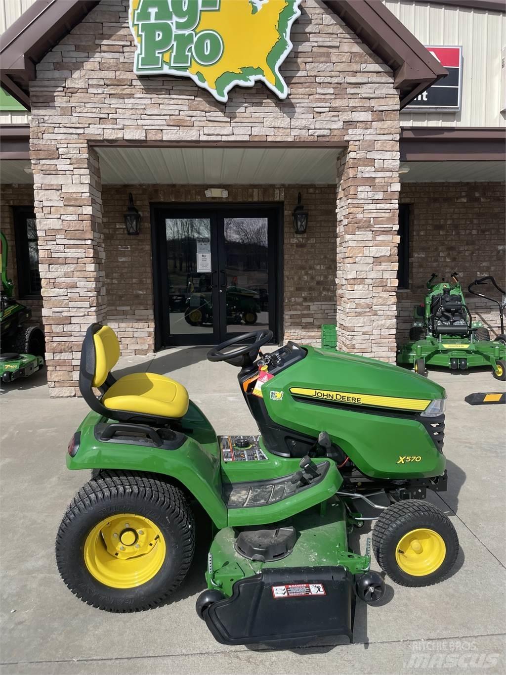 John Deere X570 Kompaktie traktori