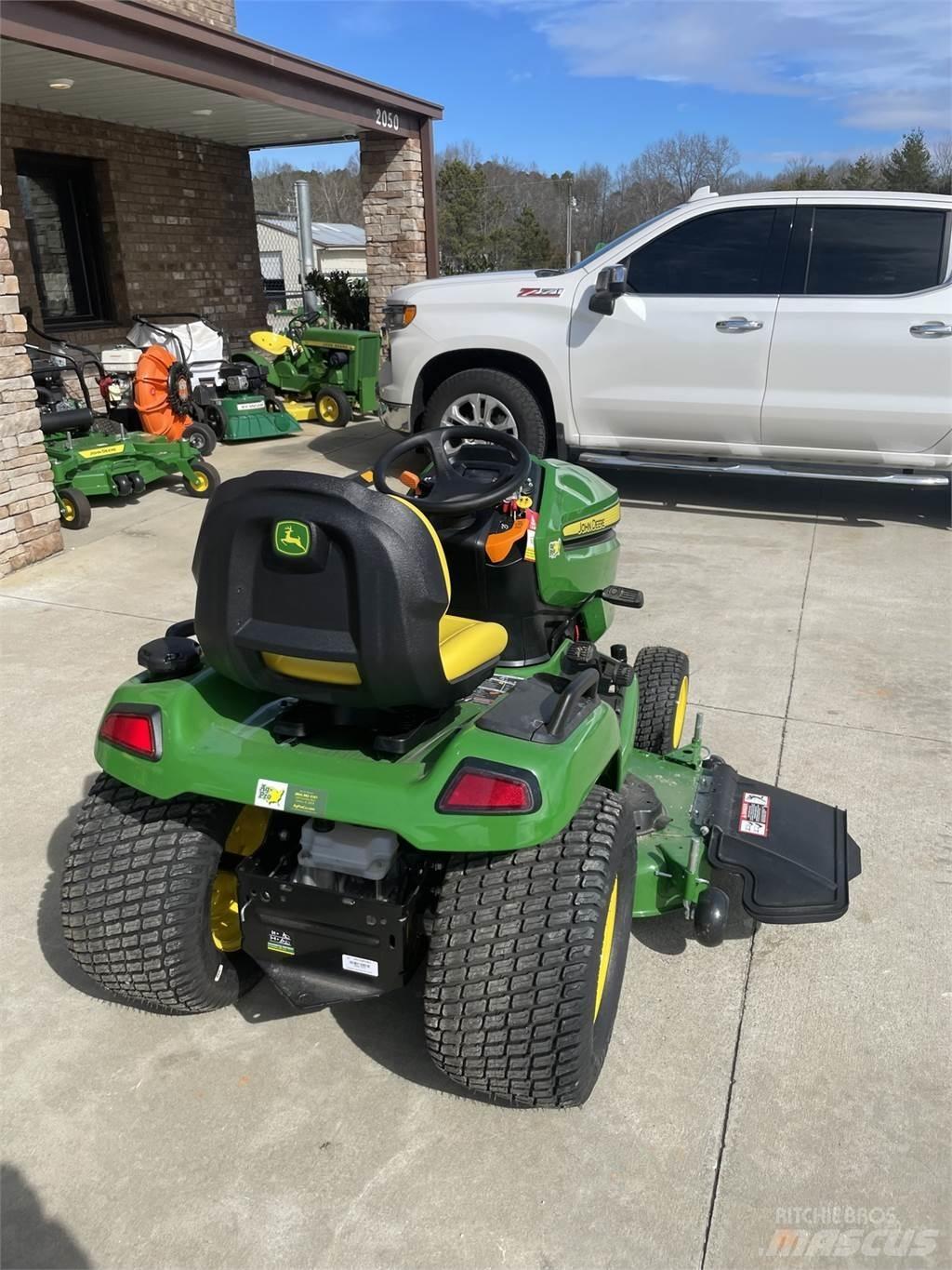 John Deere X570 Kompaktie traktori