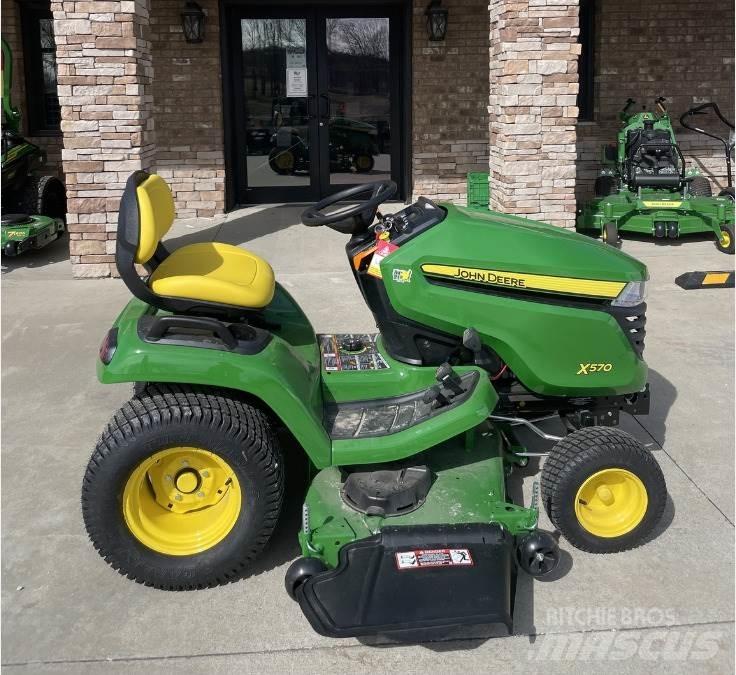 John Deere X570 Kompaktie traktori