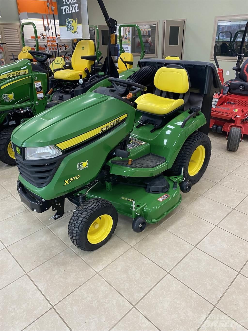 John Deere X570 Kompaktie traktori