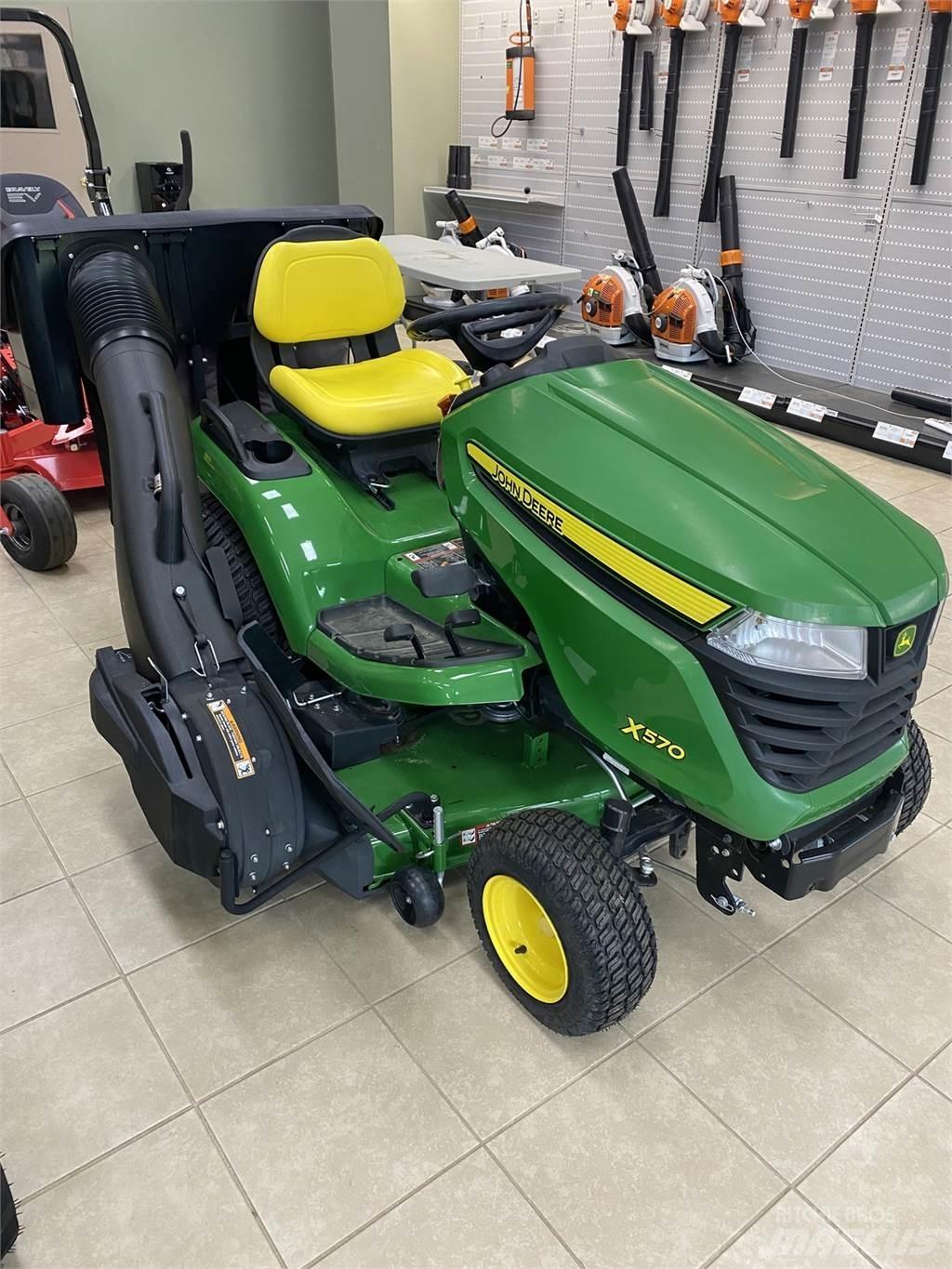 John Deere X570 Kompaktie traktori