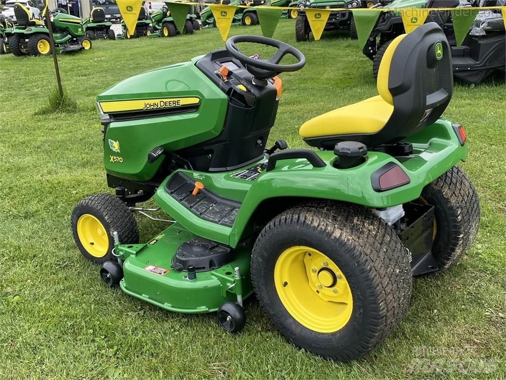 John Deere x570 Kompaktie traktori