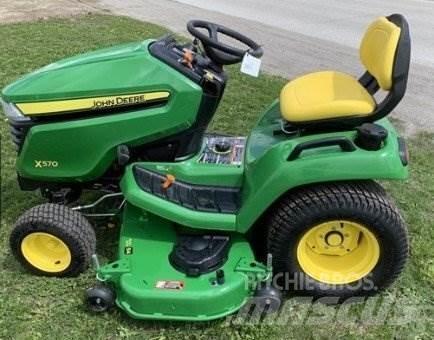 John Deere X570 Kompaktie traktori
