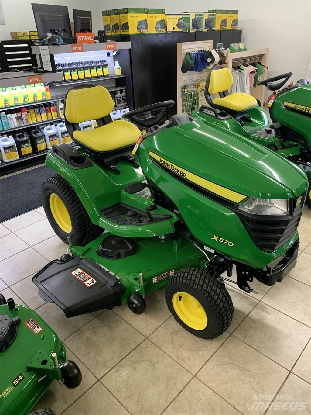 John Deere X570 Kompaktie traktori
