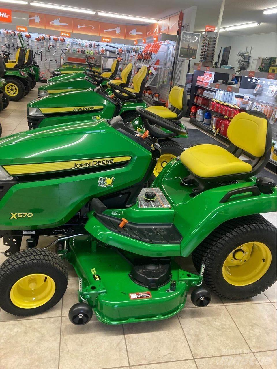 John Deere X570 Kompaktie traktori