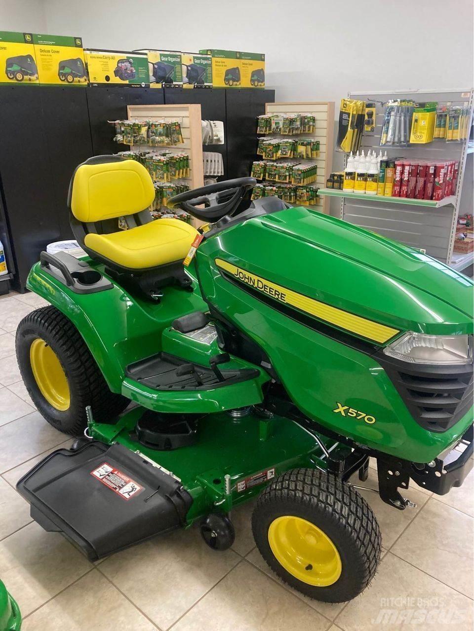 John Deere X570 Kompaktie traktori