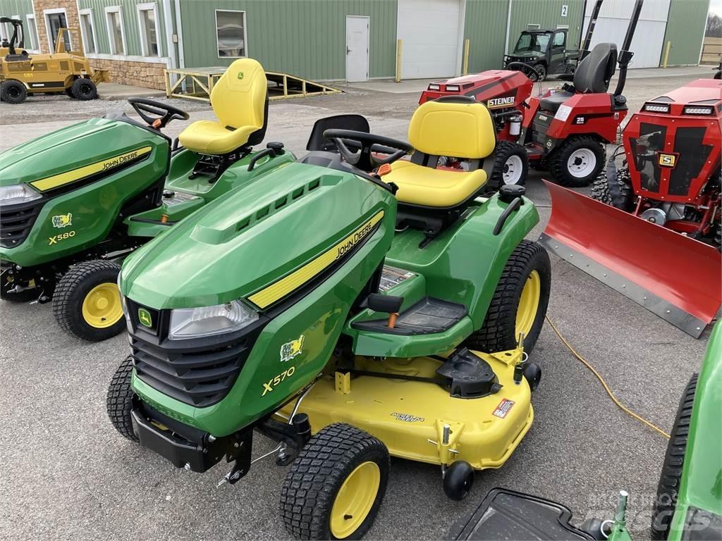 John Deere X570 Kompaktie traktori