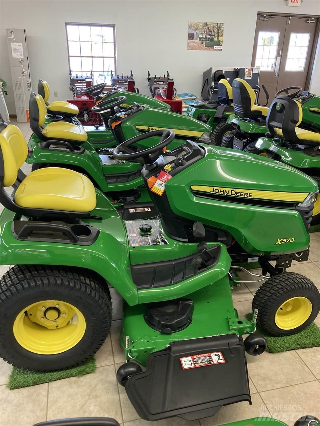 John Deere X570 Kompaktie traktori