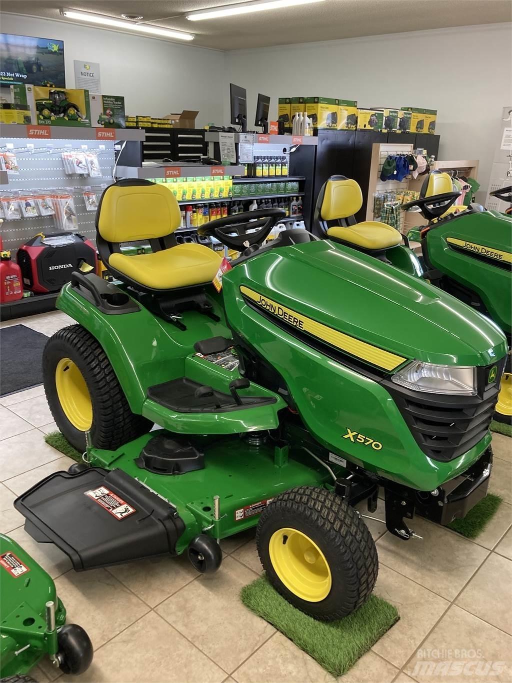 John Deere X570 Kompaktie traktori