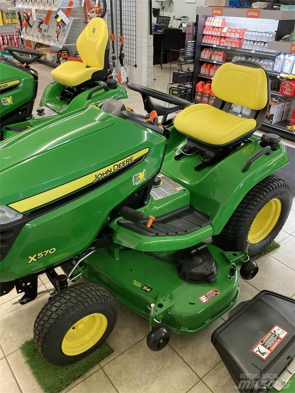 John Deere X570 Kompaktie traktori