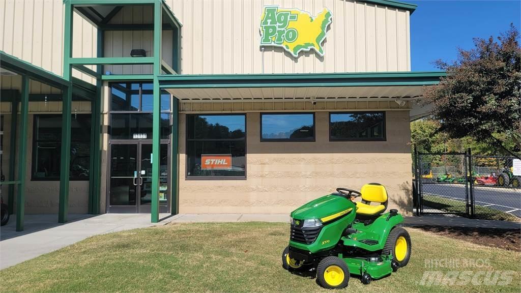 John Deere X570 Kompaktie traktori
