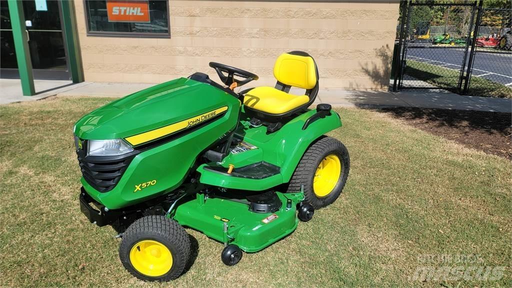 John Deere X570 Kompaktie traktori