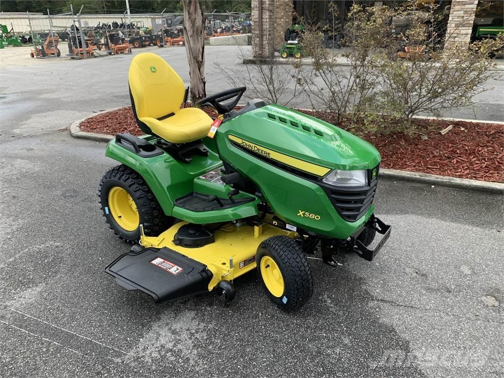 John Deere X580 Kompaktie traktori