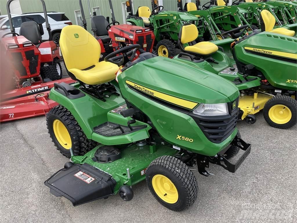 John Deere X580 Kompaktie traktori