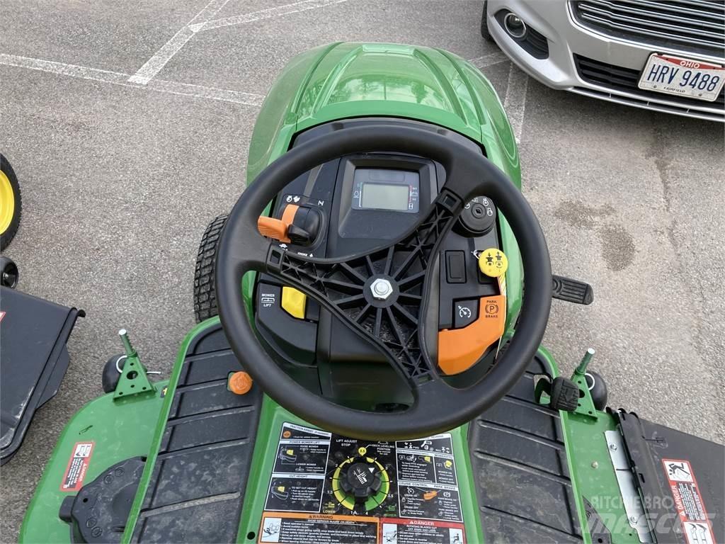 John Deere X580 Kompaktie traktori