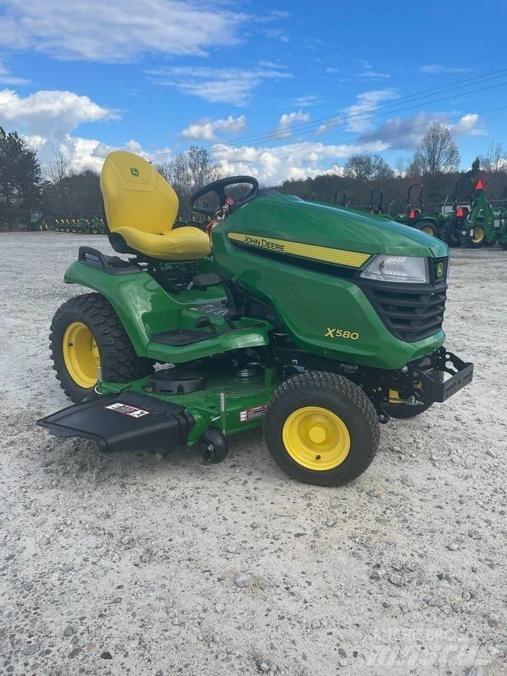 John Deere X580 Mauriņa traktors