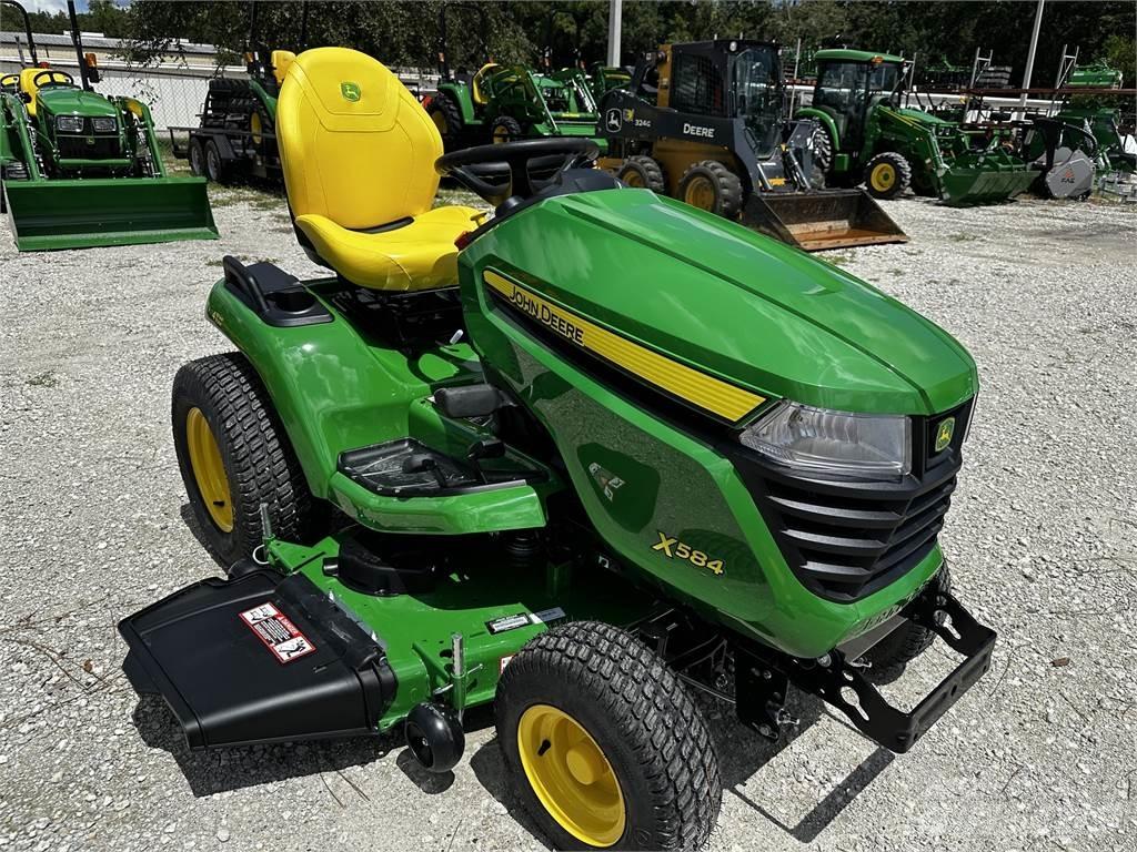 John Deere X584 Kompaktie traktori