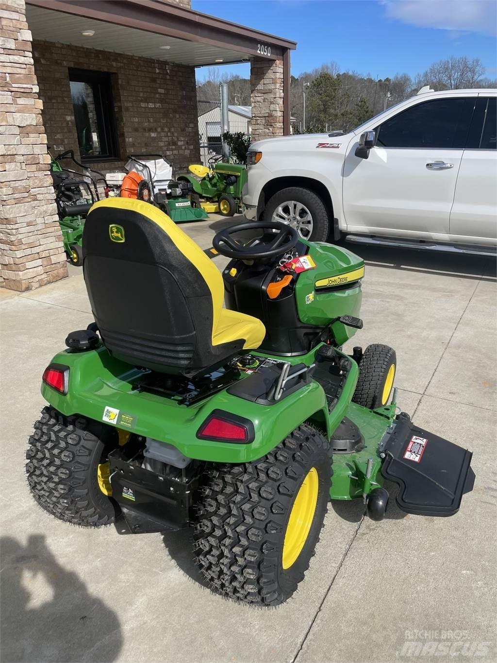 John Deere X590 Kompaktie traktori