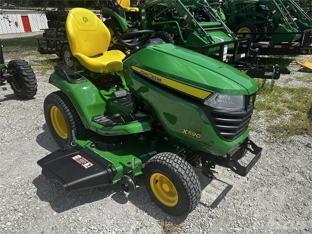 John Deere X590 Kompaktie traktori